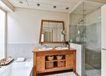 vægskab badeværelse